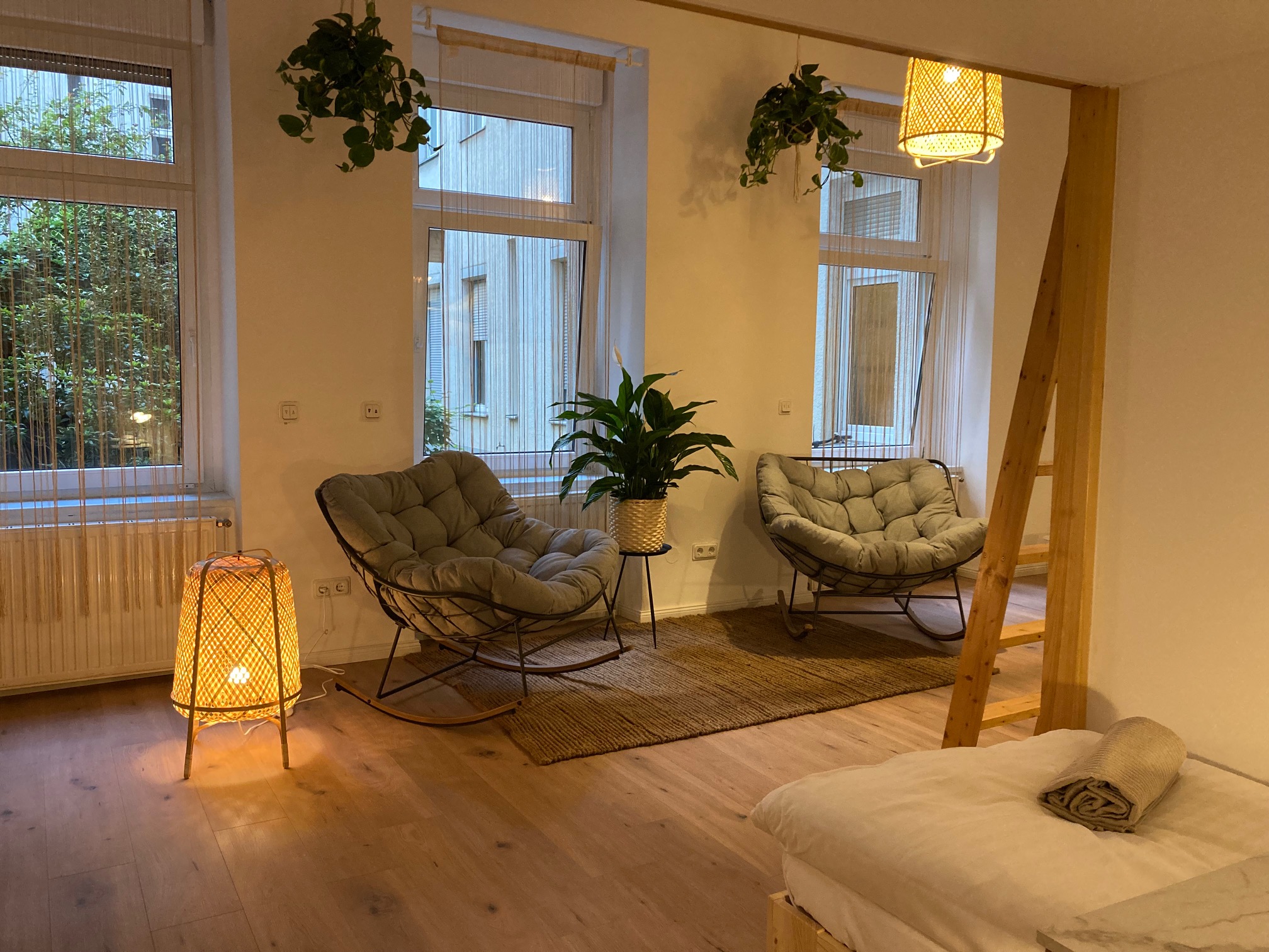 6 bed dorm lounge in Minimal No.43